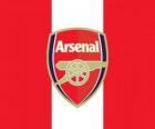 Kırmızı ve beyaz merkezi amblemi ile Arsenal Futbol Kulübü bayraktır